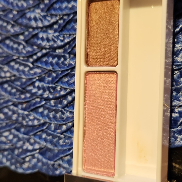 Clinique Women's Make-up - Picture 2 of 4